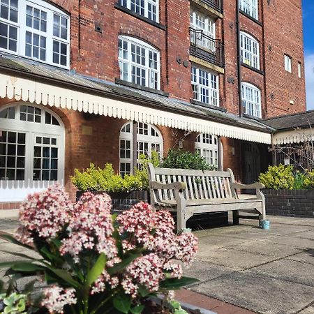 Cocoa Isabella - River Fronted With Secure Parking York Exterior photo