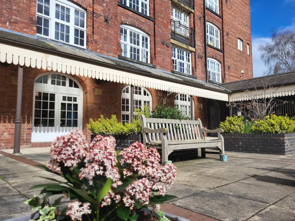 Cocoa Isabella - River Fronted With Secure Parking York Exterior photo