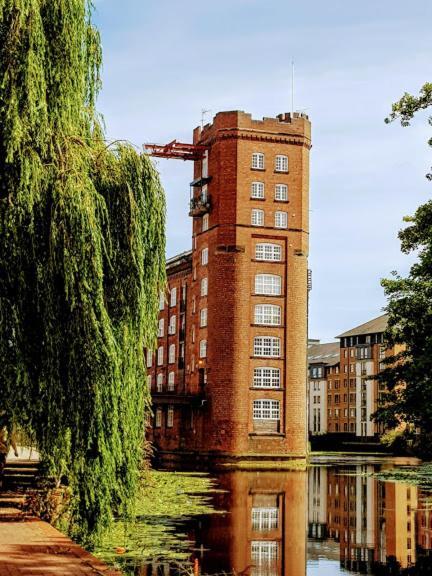 Cocoa Isabella - River Fronted With Secure Parking York Exterior photo