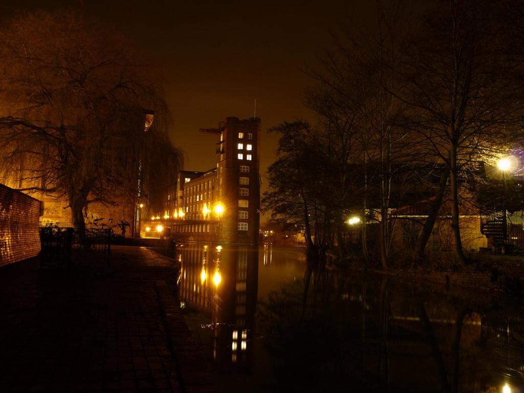 Cocoa Isabella - River Fronted With Secure Parking York Exterior photo